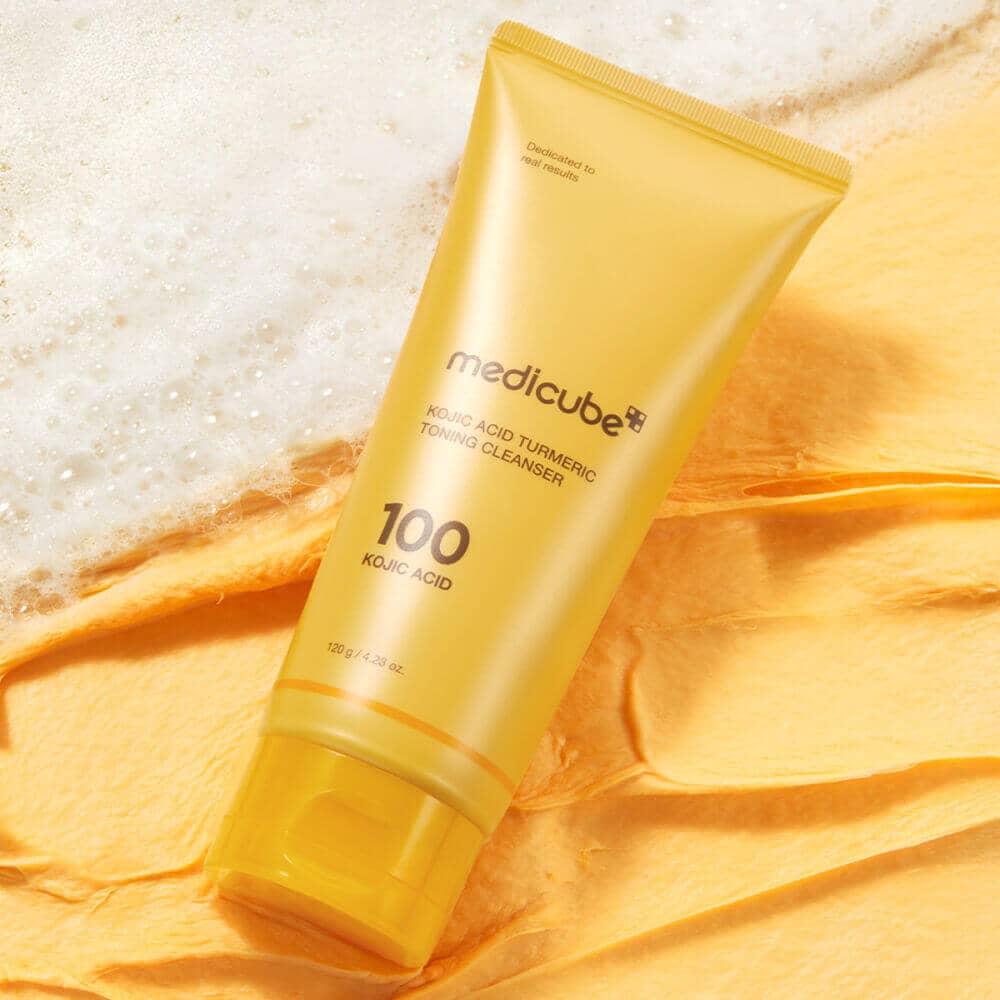 Пенка для умывания с кислотами medicube Kojic Acid Turmeric Toning Cleanser 3