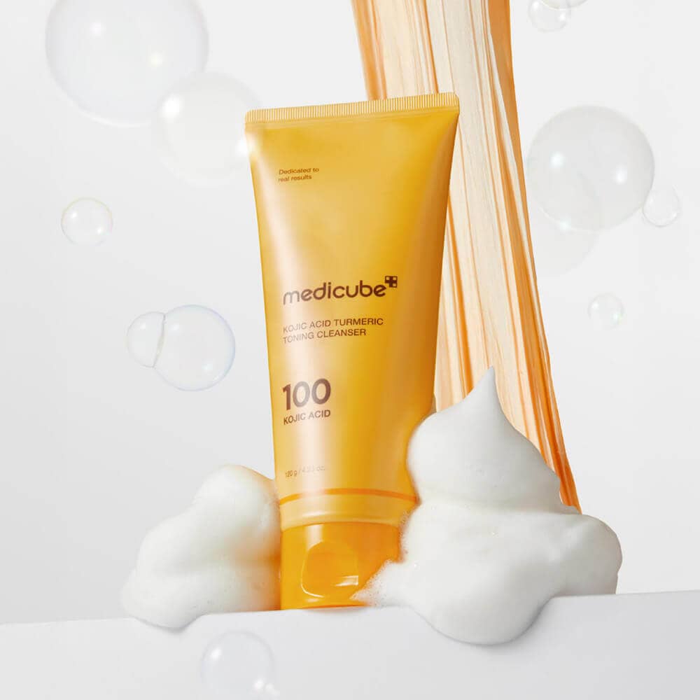 Пенка для умывания с кислотами medicube Kojic Acid Turmeric Toning Cleanser 2